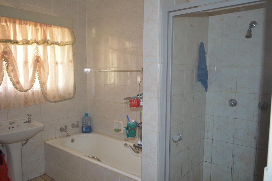 3 Bedroom Property for Sale in La Hoff North West